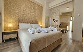 Golden City Center Suites