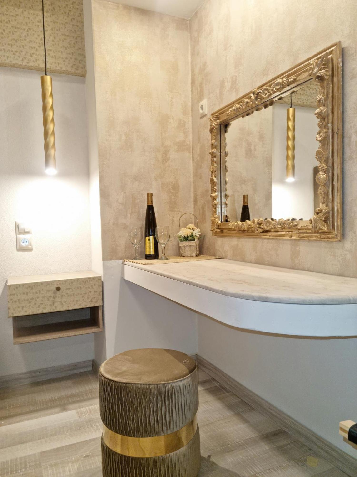 Golden City Center Suites Rhodes City Oda fotoğraf