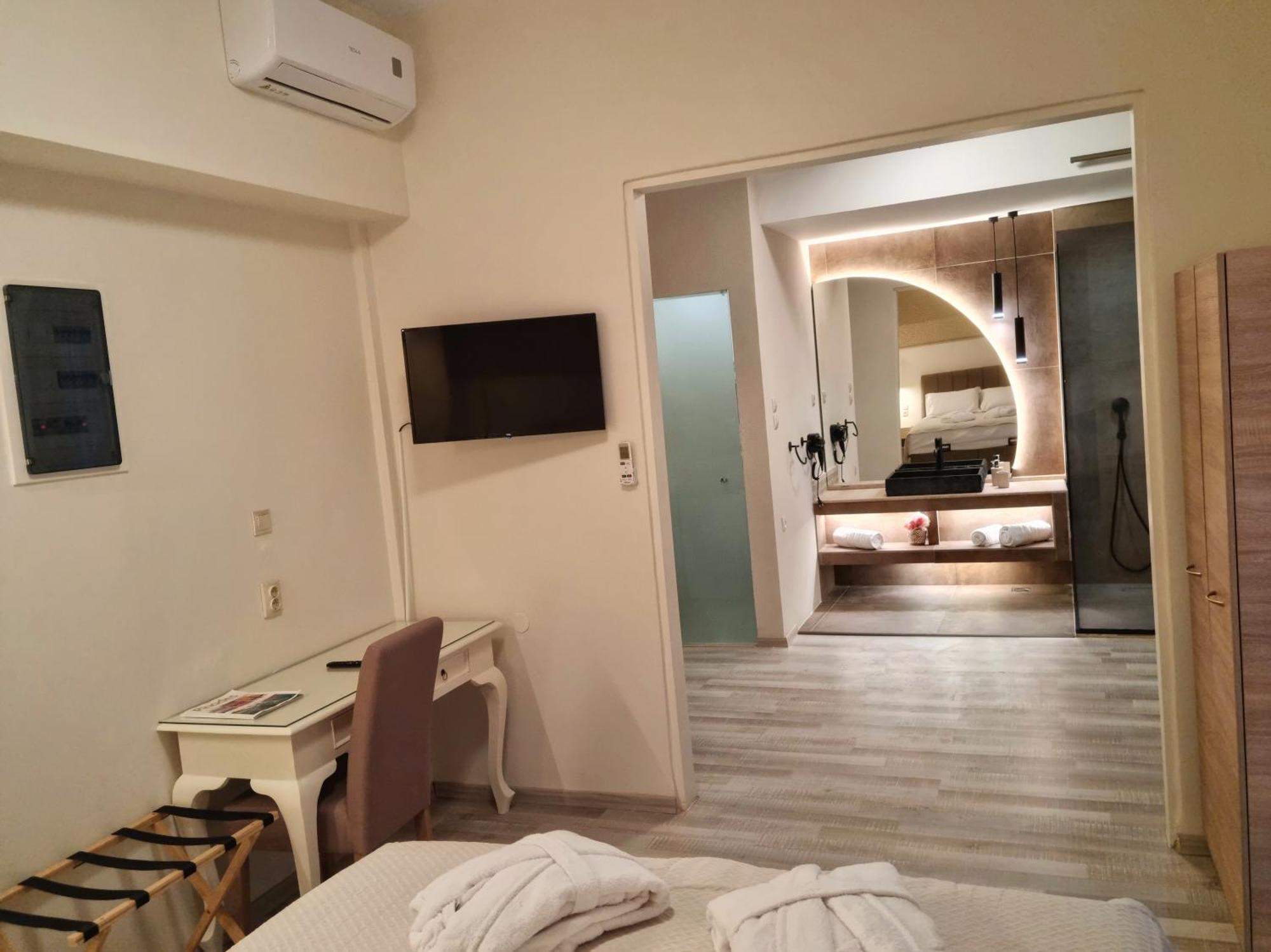 Golden City Center Suites Rhodes City Oda fotoğraf