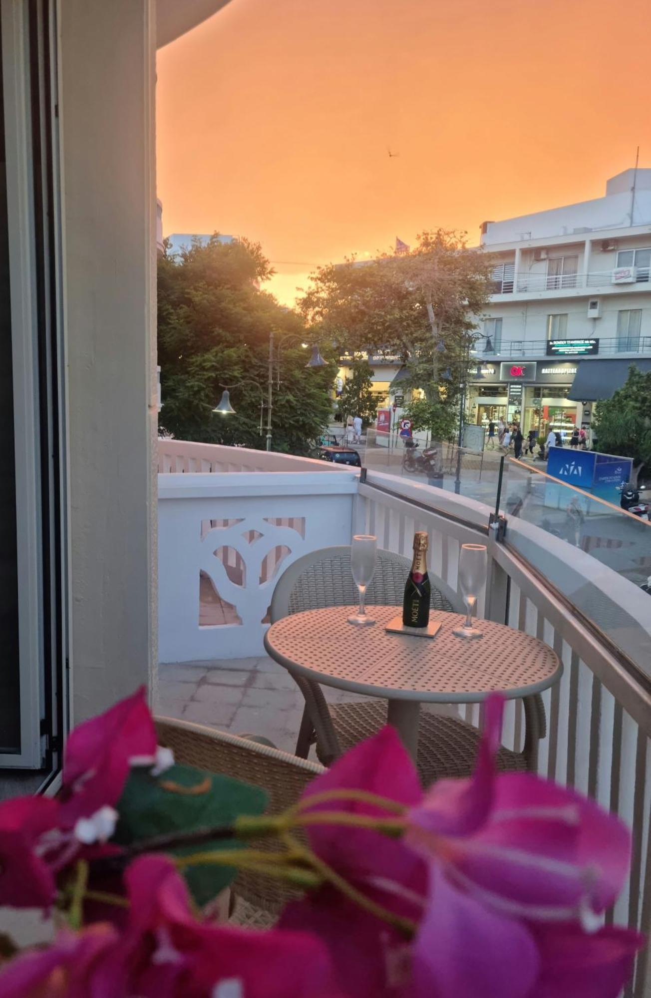 Golden City Center Suites Rhodes City Dış mekan fotoğraf